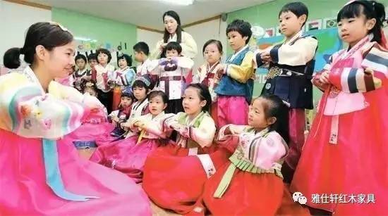 儿童节的由来和各国习俗新葡京六一特辑 各国(图8) 儿童节的由来和各国习俗新葡京六一特辑 各国(图8)